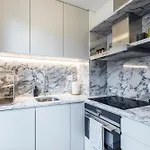 民宿 In Shared Apartment, Santo Antonio Church In
