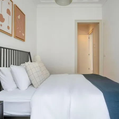 Privatunterkunft In Shared Apartment, Santo Antonio Church In *