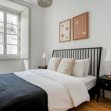 In Modern And Pleasant Shared Apartment, Santo Antonio Church In Homestay szállás *
