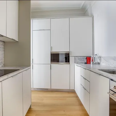 In Modern And Pleasant Shared Apartment, Santo Antonio Church In *