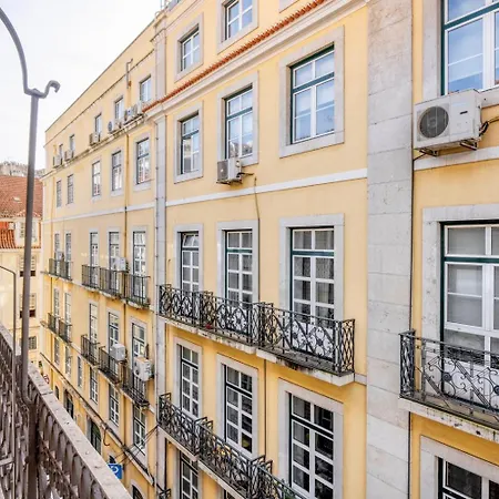Rum i privatbostad In Shared Apartment, Santo Antonio Church In *