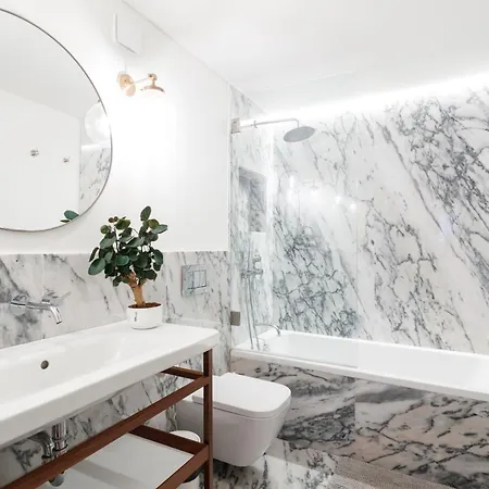 Privat bolig In Shared Apartment, Santo Antonio Church In