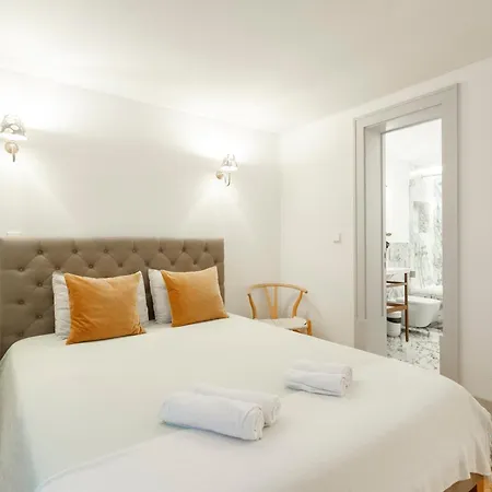 In Shared Apartment, Santo Antonio Church In Privat bolig