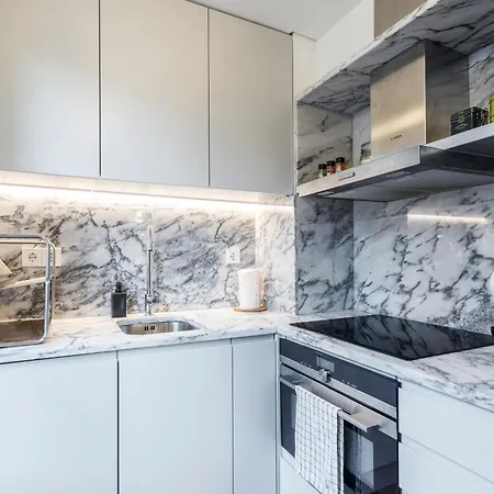 Privat bolig In Shared Apartment, Santo Antonio Church In