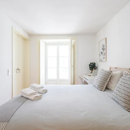 In Shared Apartment, Santo Antonio Church In Privatunterkunft Lissabon
