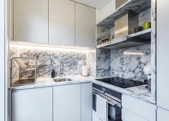 Privatunterkunft In Shared Apartment, Santo Antonio Church In
