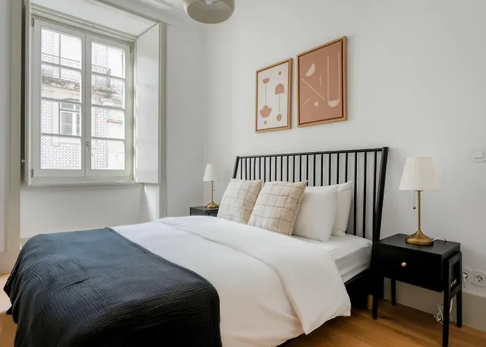 In Shared Apartment, Santo Antonio Church In בית אירוח *