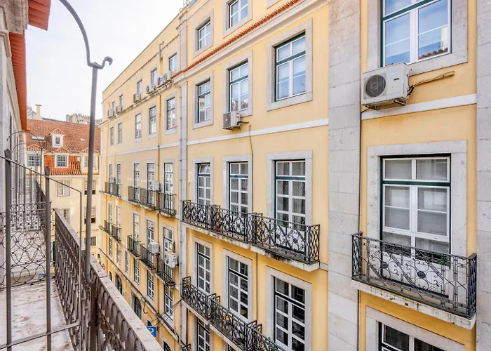 בית אירוח In Shared Apartment, Santo Antonio Church In *