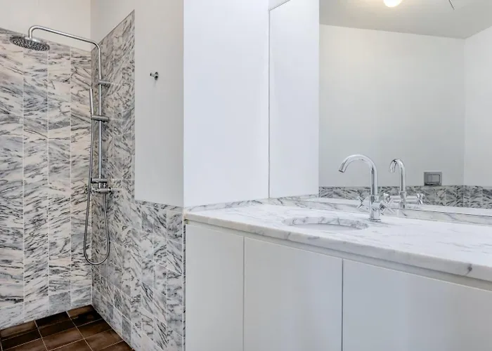 In Shared Apartment, Santo Antonio Church In * Lizbona