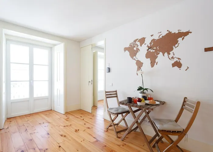 Kwatera prywatna In Shared Apartment, Santo Antonio Church In